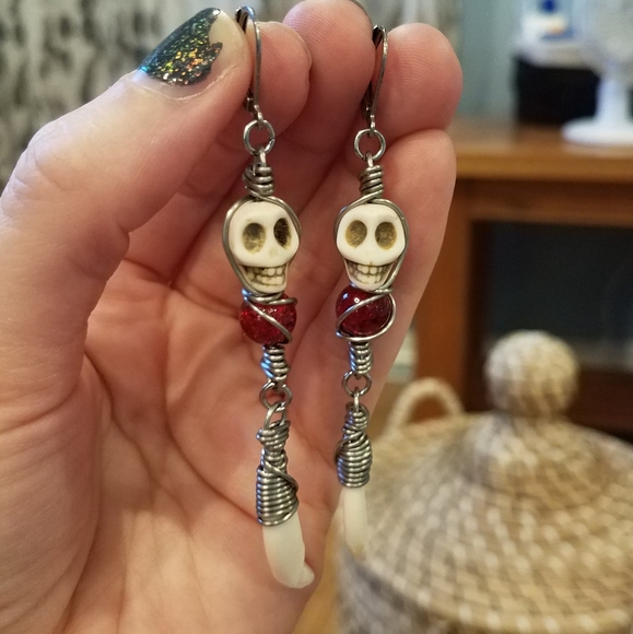 Silver Skull Blood Red Glass Coyote Teeth Earrings - Picture 3 of 7